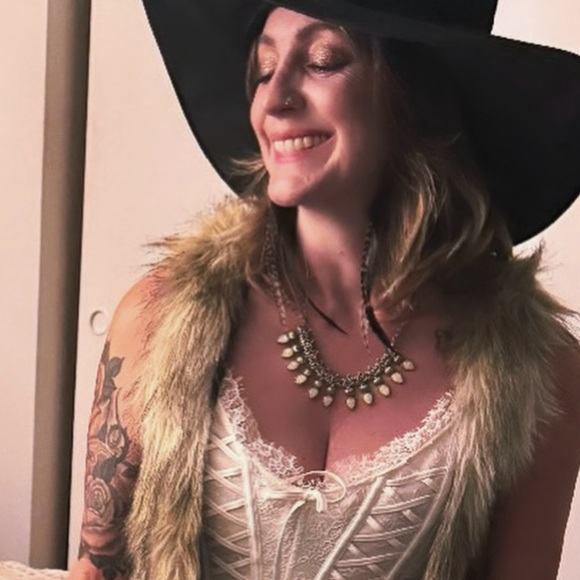 Meet your Posher, Anastacia Nicole - Picture 1 of 1